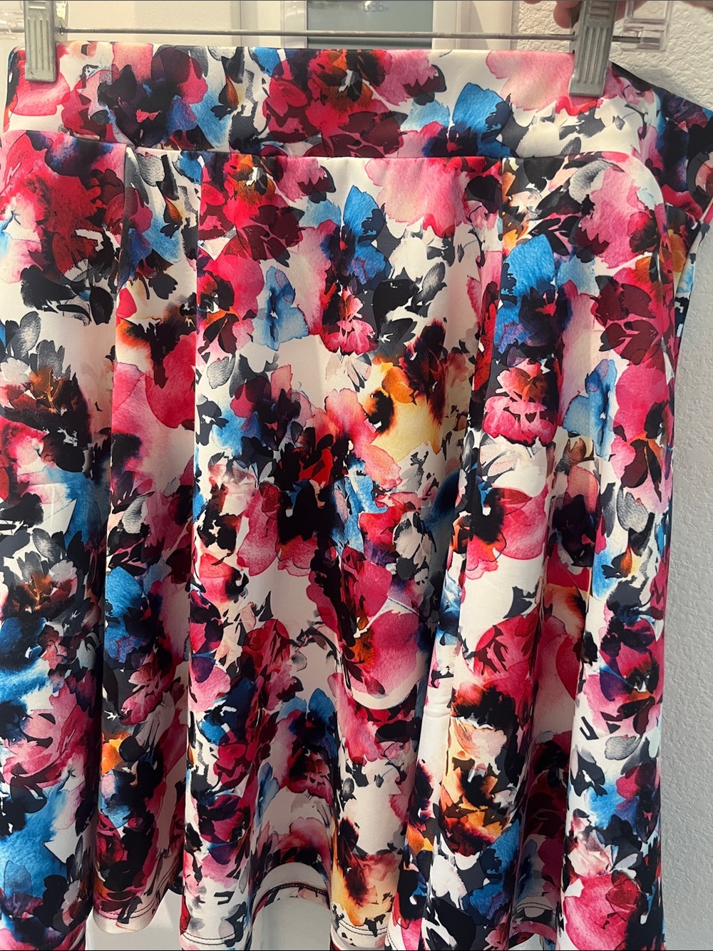 Torrid sz 1 A-line/Circle Scuba Skirt in Multi-Pink Floral